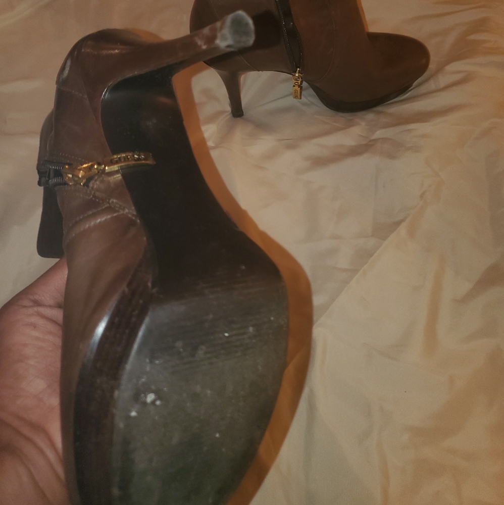 Guess Boots - Picture 2 of 2